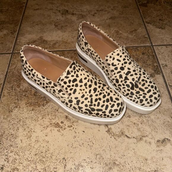 Paolo Leopard Print Slip-On Shoes - Picture 2 of 4